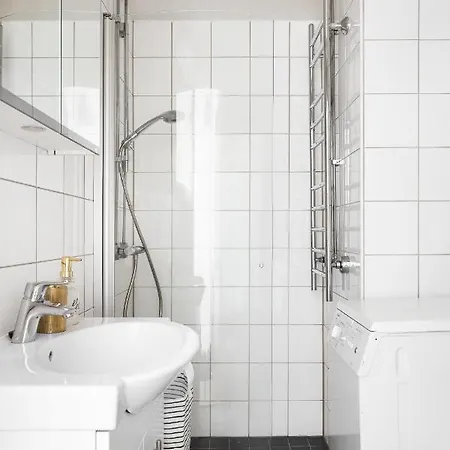 Trendy Nordic Studio By Tram Stop Helsinki Exterior photo